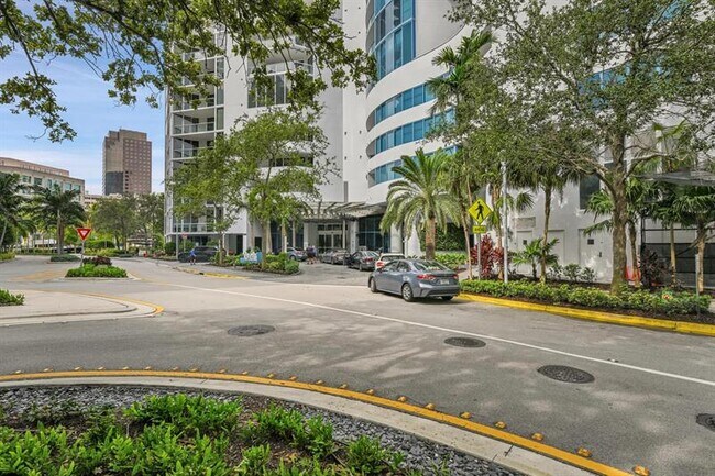 Building Photo - 333 Las Olas Way