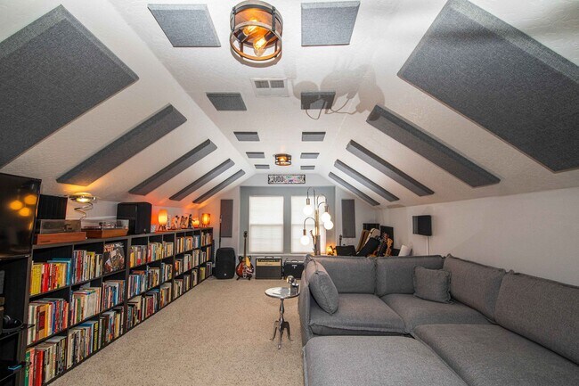 Building Photo - Beautiful Boise Home