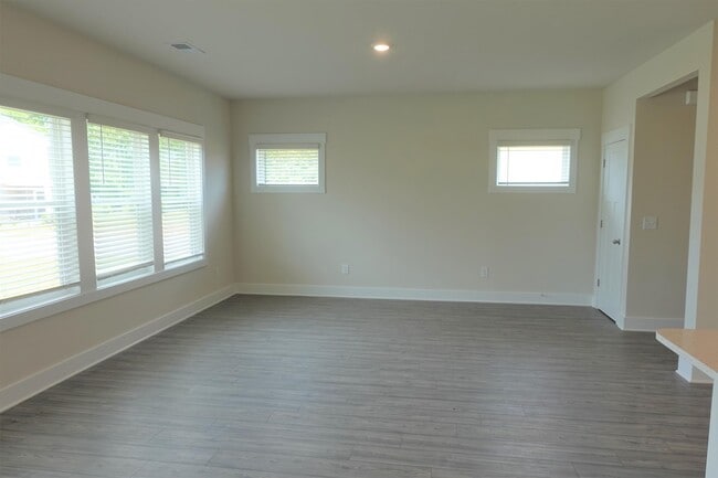 Building Photo - 100 Boren Wy