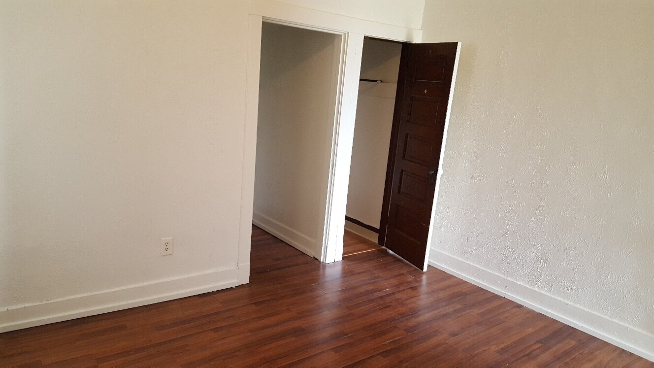 Building Photo - 2118 Bedford Ave