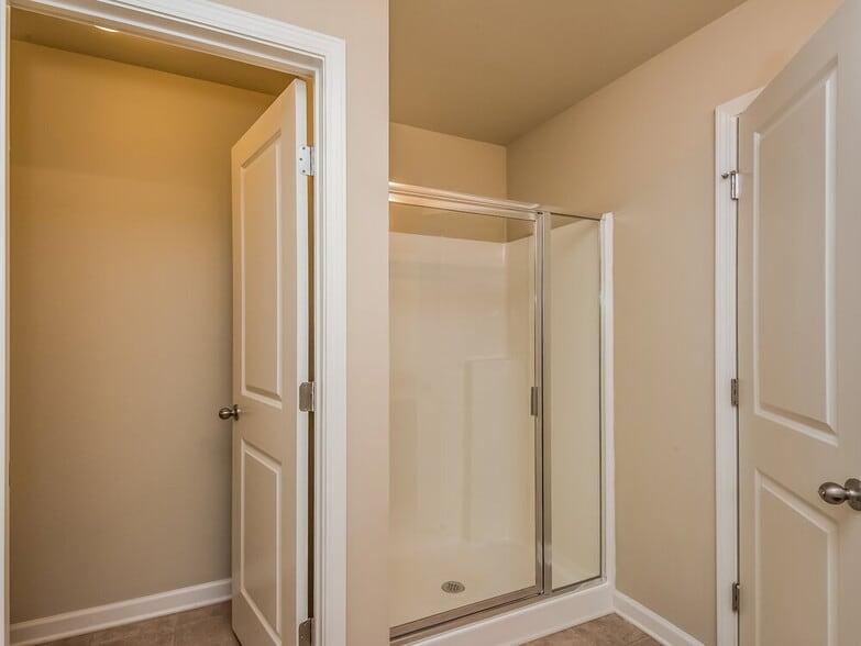 Building Photo - 260 Stillwood Dr