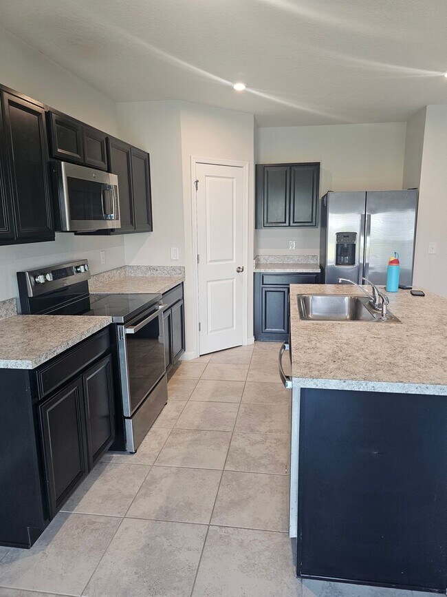 Primary Photo - 3 bed 2 bath single family home