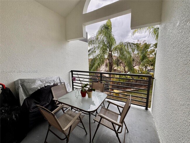 Building Photo - 9731 Fontainebleau Blvd