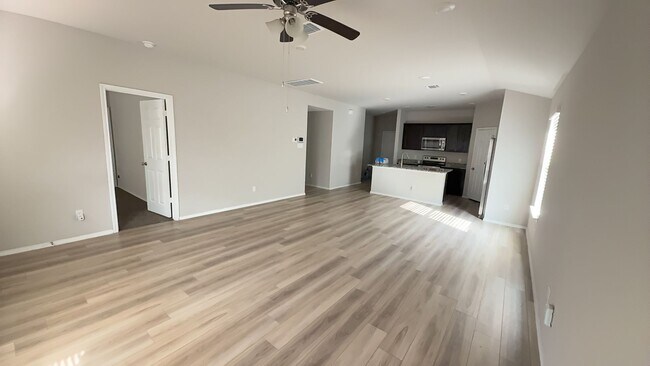 Building Photo - LAKE POINTE TERRACE!  4-bedroom 2-bathroom house! $500 Off!!