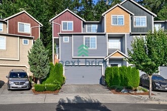 Building Photo - "Spacious 4-Bed Townhouse Retreat: 3.5 Baths & 2400 sq ft of Comfort in Auburn, WA!"