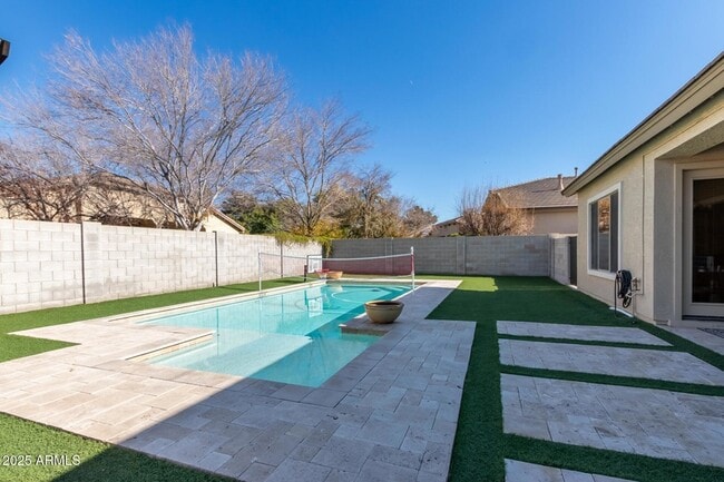 Building Photo - 8414 W Northview Ave