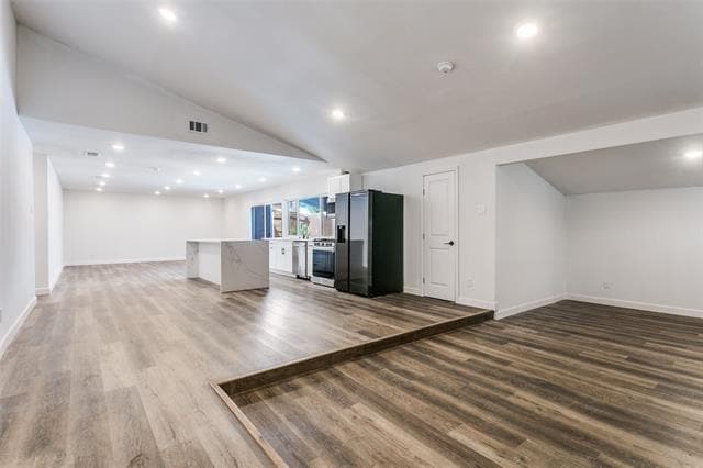 Building Photo - 1535 Carnation Dr