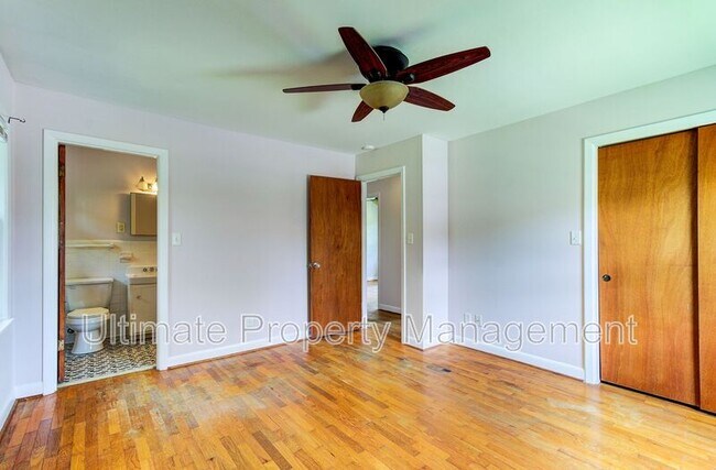 Building Photo - 317 Johnston Dr