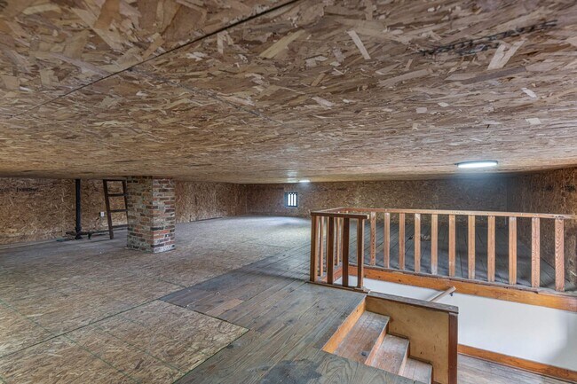 Building Photo - Welcome to this charming 3-bedroom, 1-bath...