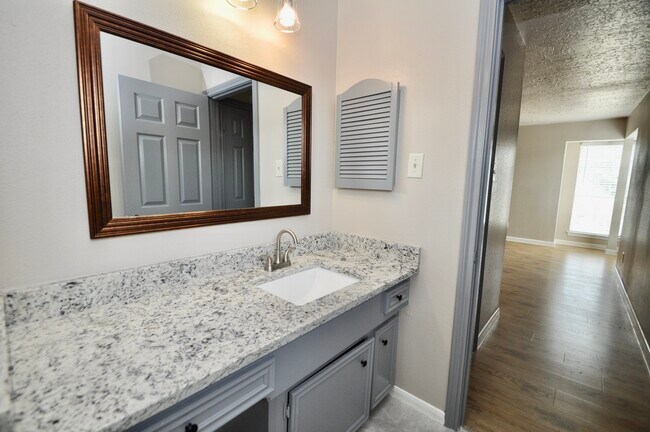 Building Photo - 6822 La Puente Dr