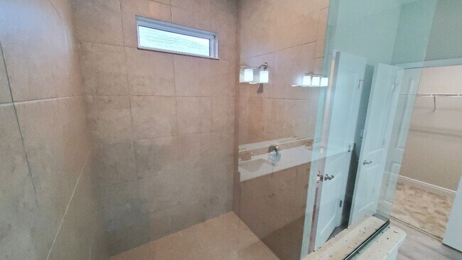 Building Photo - NEW 4/3.5/2 Venetian Bay Home