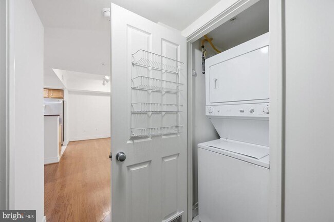 Building Photo - 414 Water St