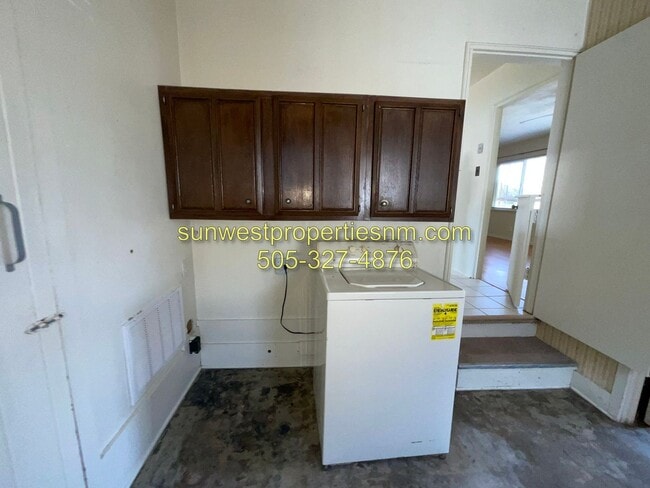 Building Photo - 2 Bedroom, 1 Bath Home Fully Landscaped