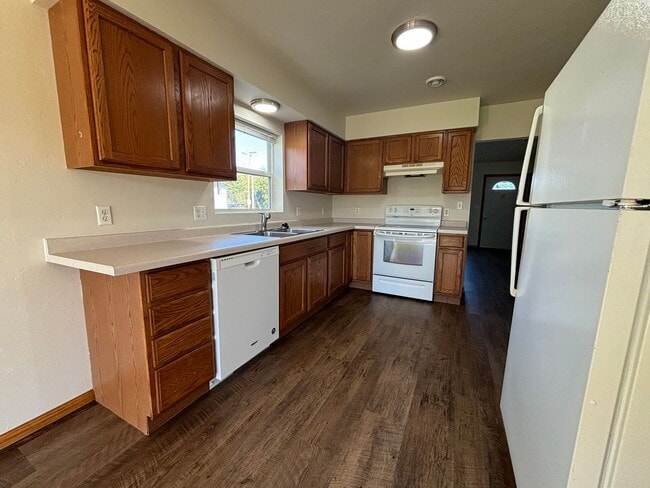 Building Photo - 416-418 Pecor St