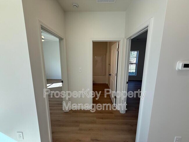 Building Photo - 405 E Chappell St