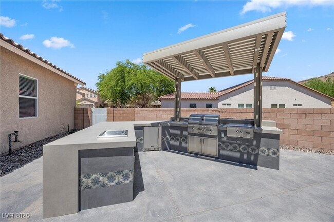 Building Photo - 10381 Pilot Mountain Ct