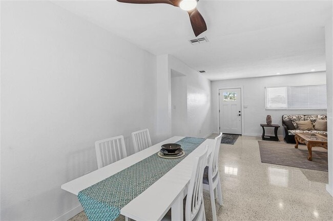 Building Photo - 3700 Whiting Dr SE