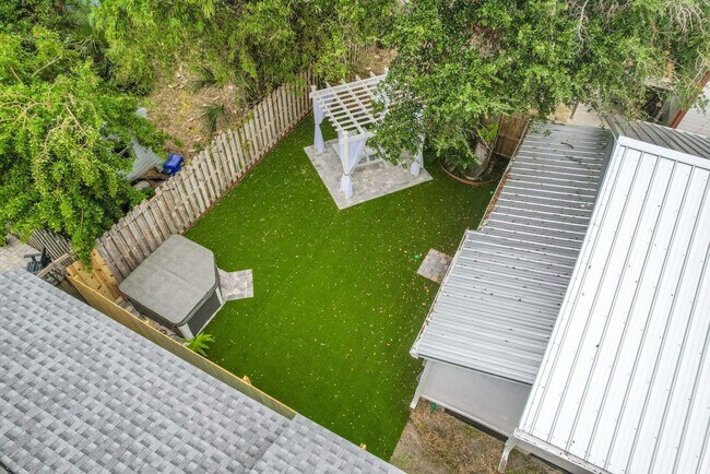 Building Photo - 140B M L King Ave