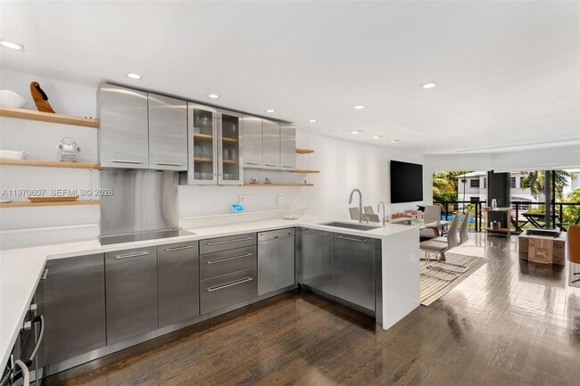 Building Photo - 3560 W Fairview St