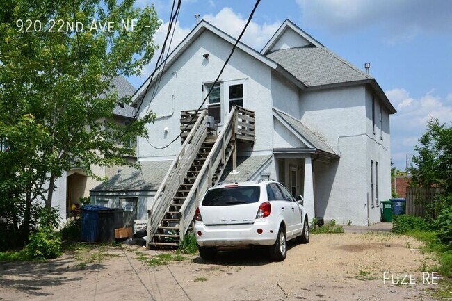 Building Photo - 920 22nd Ave NE