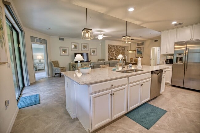 Building Photo - Seasonal Short-Term Coach Home 2-Bedrooms plus den, 2-Bath in Gran Paradiso!