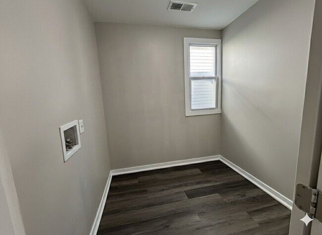 Building Photo - 4332 S Hermitage Ave