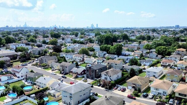 Building Photo - 295 Paulanne Terrace