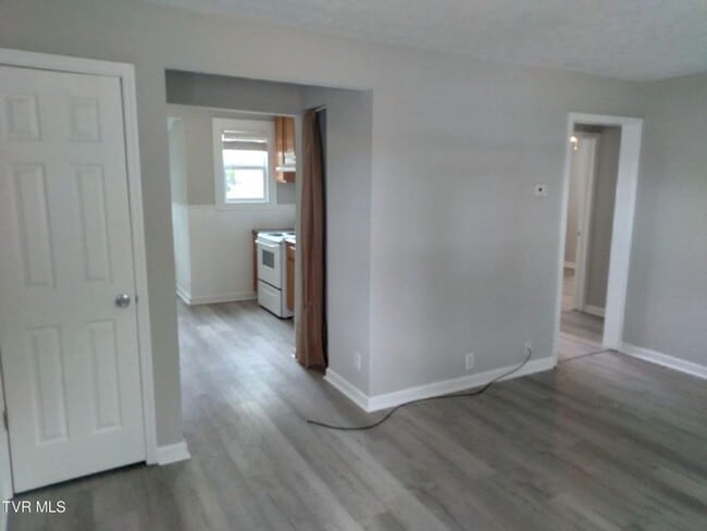 Building Photo - 416 Cherokee Village Dr