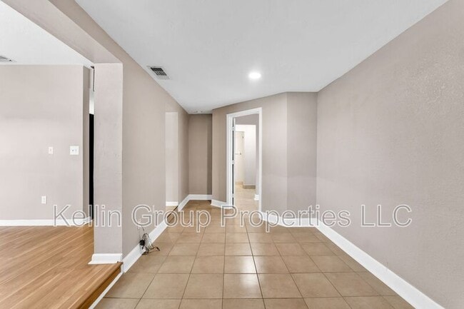 Building Photo - 4220 W Bay View Ave