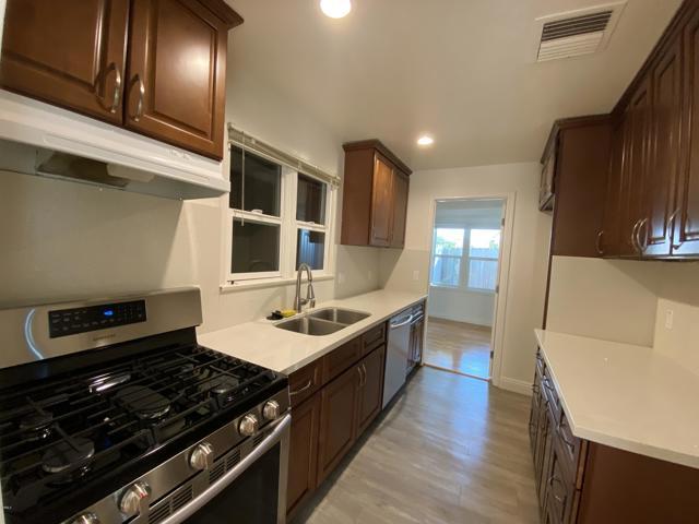 Building Photo - 3256 Prospect Ave