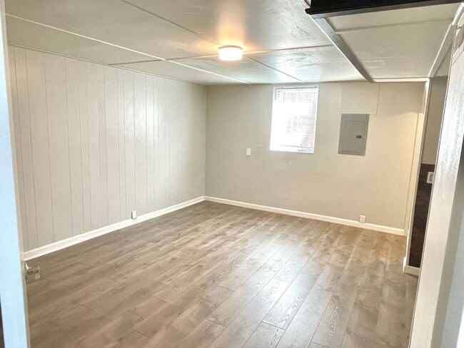 Building Photo - Parkrose Heights neighborhood, 3 bedroom, ...