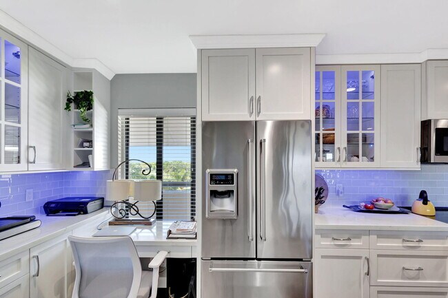 Building Photo - 16910 W Bay Dr