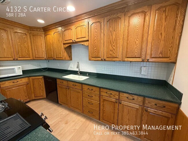 Building Photo - 4132 S Carter Cir