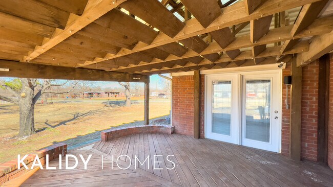 Building Photo - 4605 Sunset Terrace