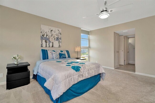 Building Photo - 7400 Sun Island Dr S