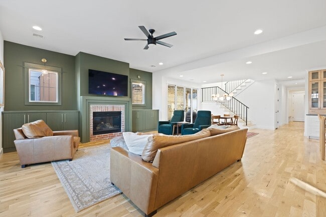 Building Photo - Luxury Rental in the Heart of the Rose District