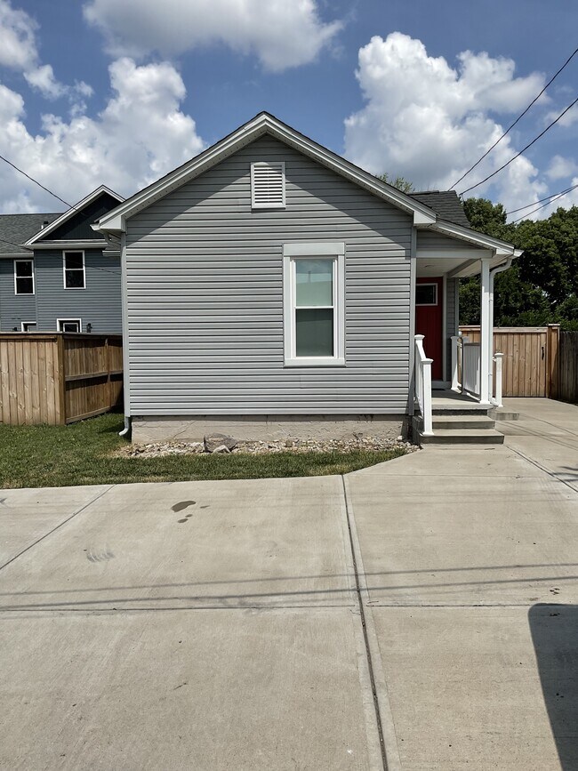 Building Photo - 326 E Lincoln St