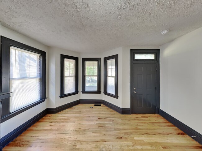 Building Photo - 289-291 E 14th Ave-289