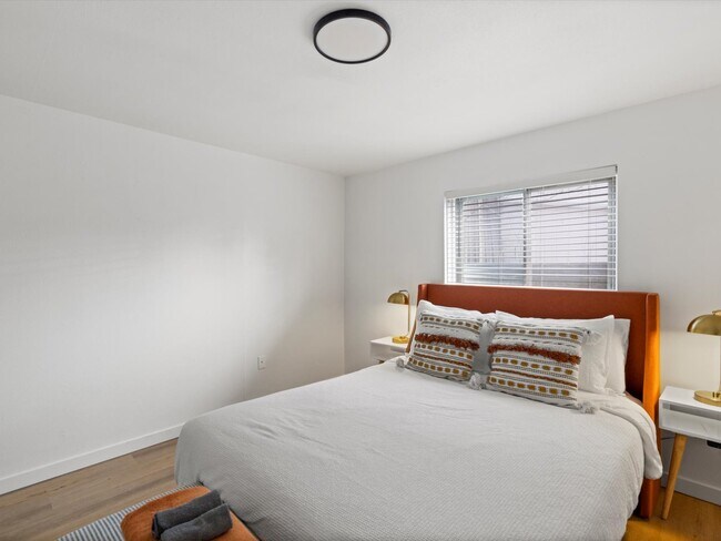 Building Photo - 4899 Sonata Dr