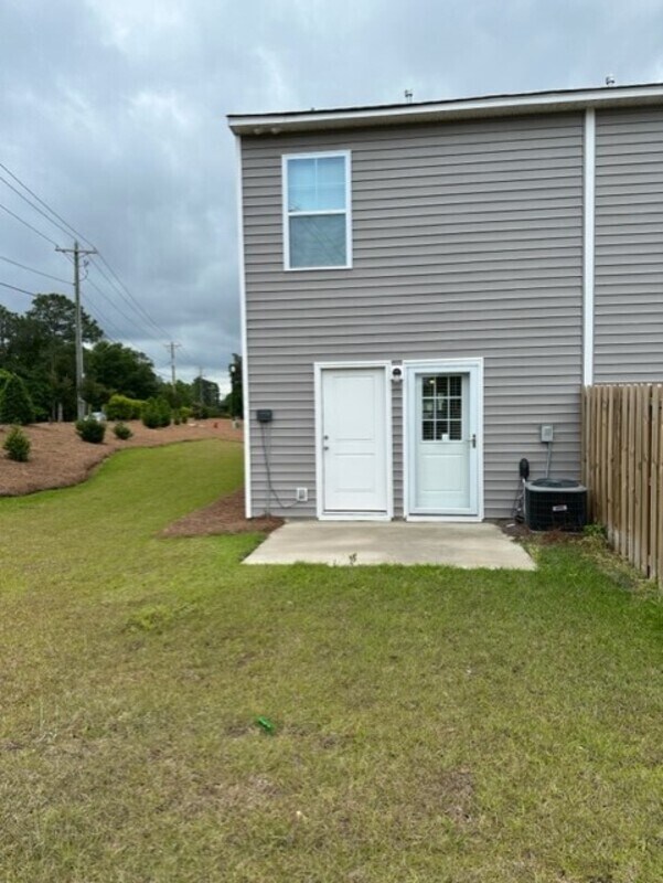 Building Photo - 208 Gum Swamp Trl