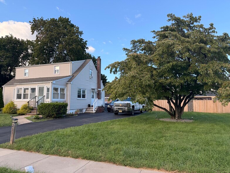 Building Photo - 211 Hillcrest Ave