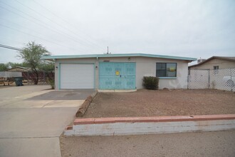 Building Photo - Charming 4 Bedroom 2 Bath House! South Tucson Location! Close to the 1-19!