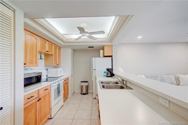 Building Photo - 5539 NE Gulfstream Way
