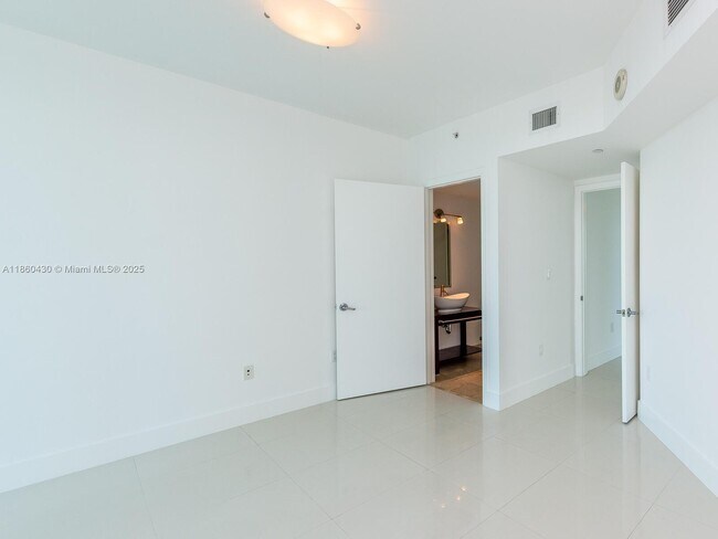Building Photo - 350 S Miami Ave
