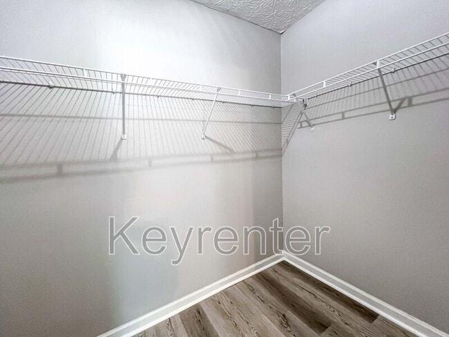 Building Photo - 6018 Waterbury Ln
