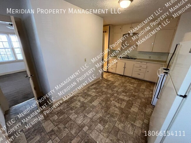 Building Photo - Spacious One bedroom blocks from Tech