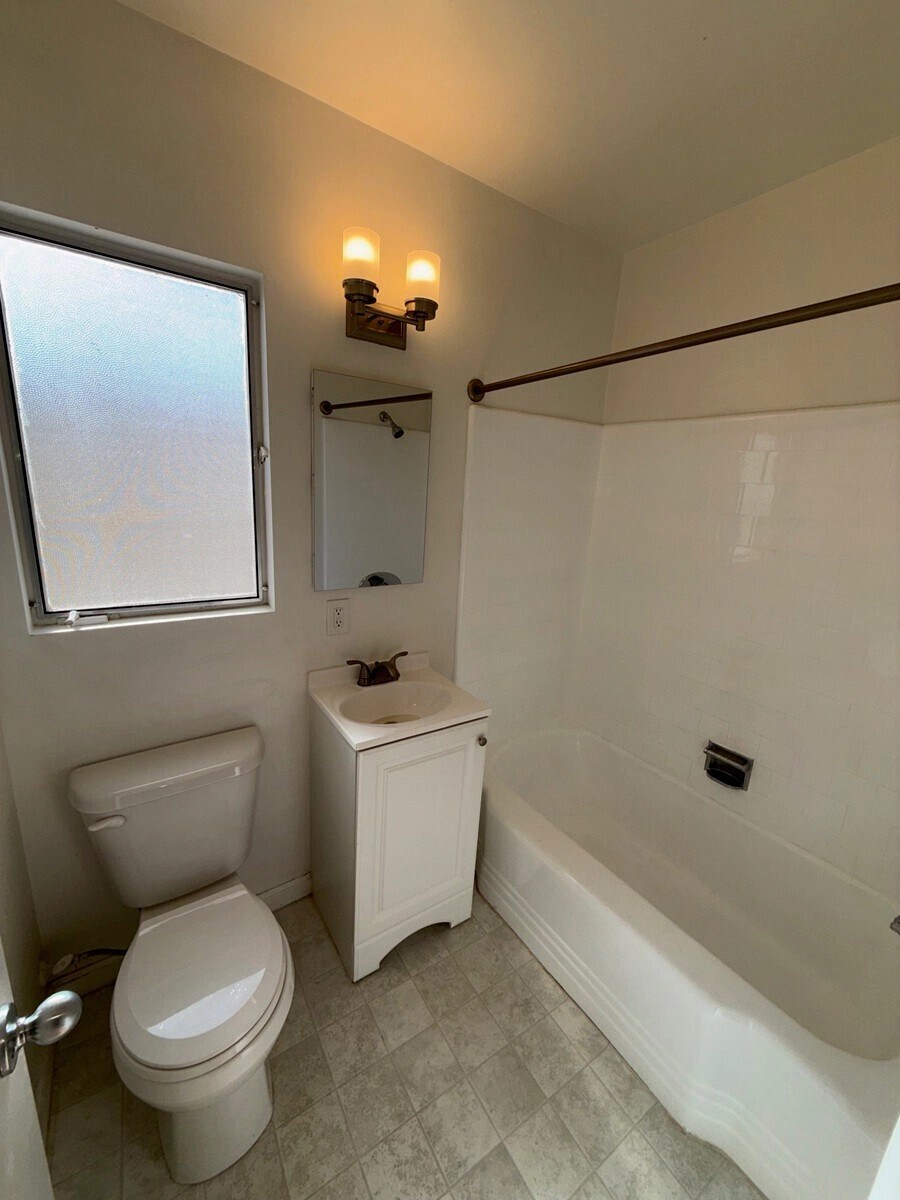 Building Photo - 1263 Hayworth Ave