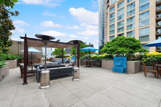 Building Photo - Bright Corner 1Bed/1Bath Condo in the Heart of Downtown Seattle!