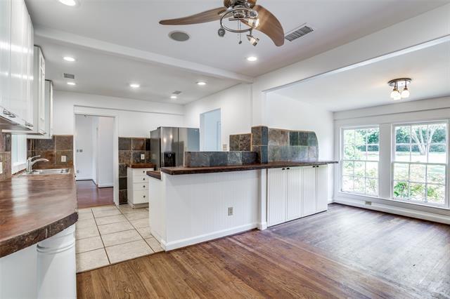 Building Photo - 1520 San Saba Dr