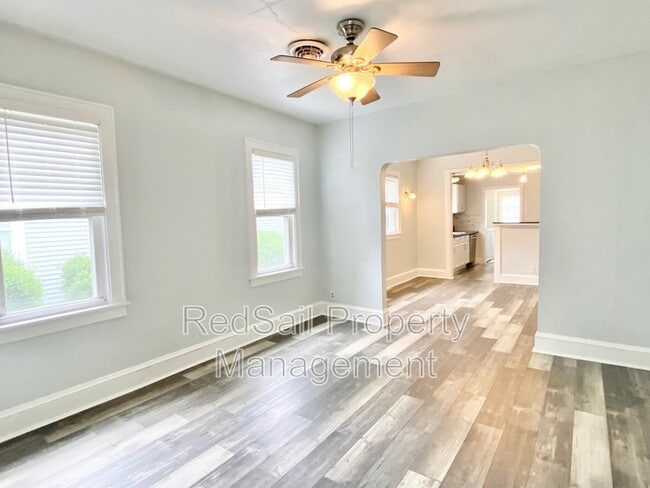 Building Photo - 221 Cherry Ave